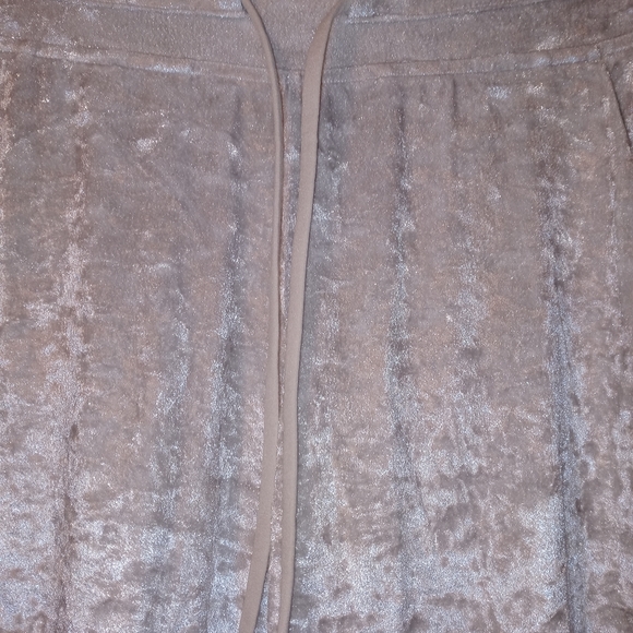 Lululemon “Ready To Crush” Crushed Velvet Joggers - Picture 5 of 10